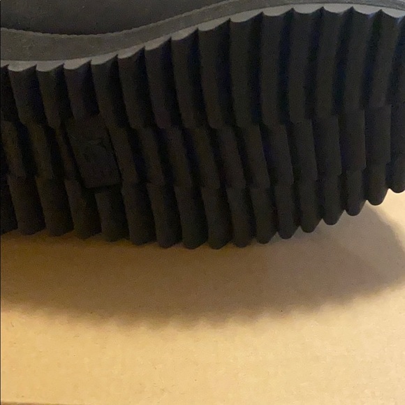 UGG Graffiti Boots - Picture 5 of 5